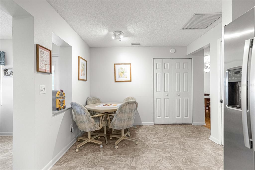 For Sale: $199,900 (2 beds, 2 baths, 1375 Square Feet)
