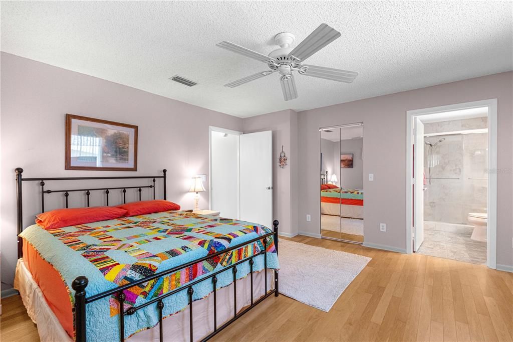 For Sale: $199,900 (2 beds, 2 baths, 1375 Square Feet)