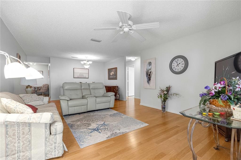 For Sale: $199,900 (2 beds, 2 baths, 1375 Square Feet)