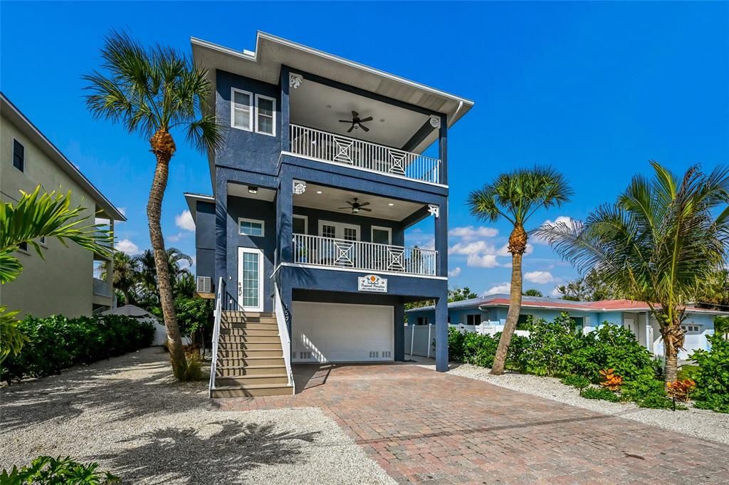 For Sale: $2,985,000 (4 beds, 3 baths, 2567 Square Feet)