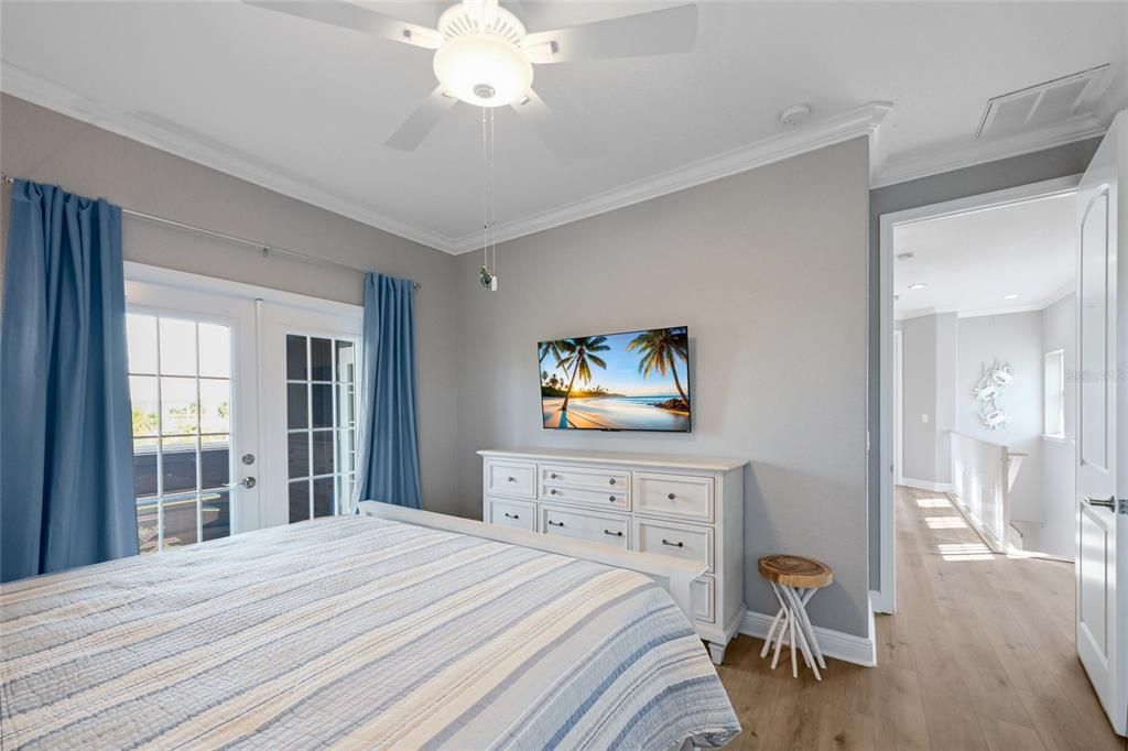 For Sale: $2,985,000 (4 beds, 3 baths, 2567 Square Feet)
