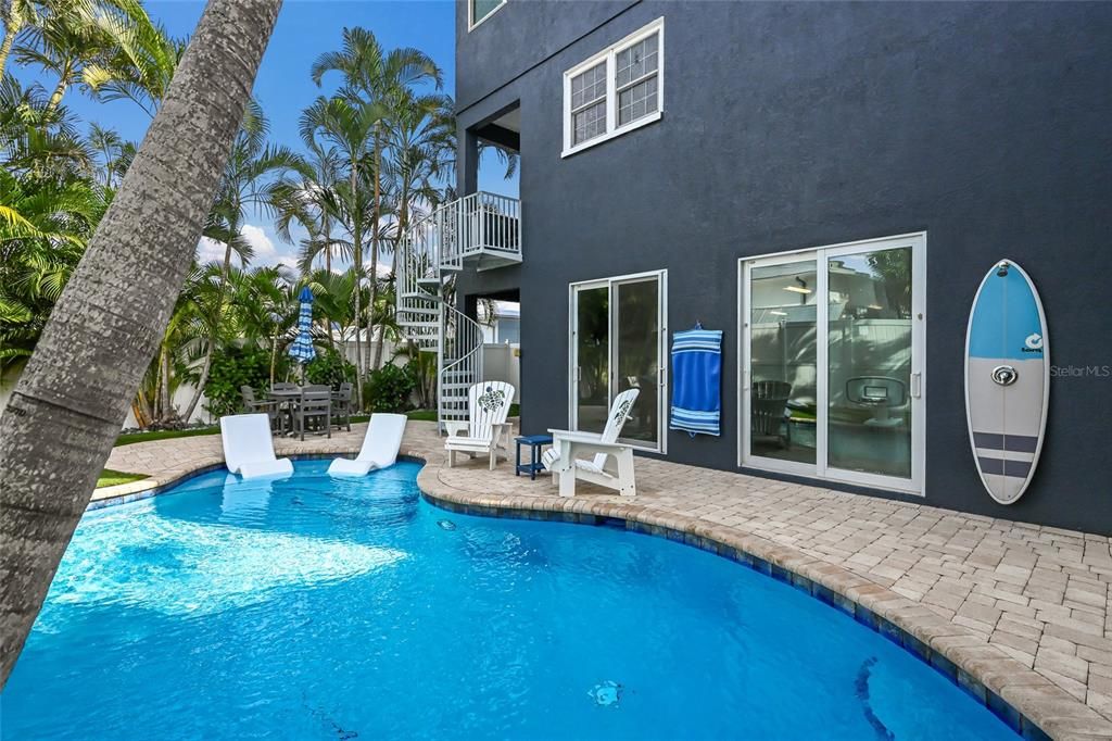 For Sale: $2,985,000 (4 beds, 3 baths, 2567 Square Feet)