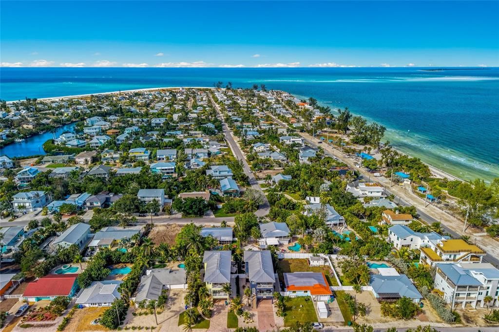 For Sale: $2,985,000 (4 beds, 3 baths, 2567 Square Feet)