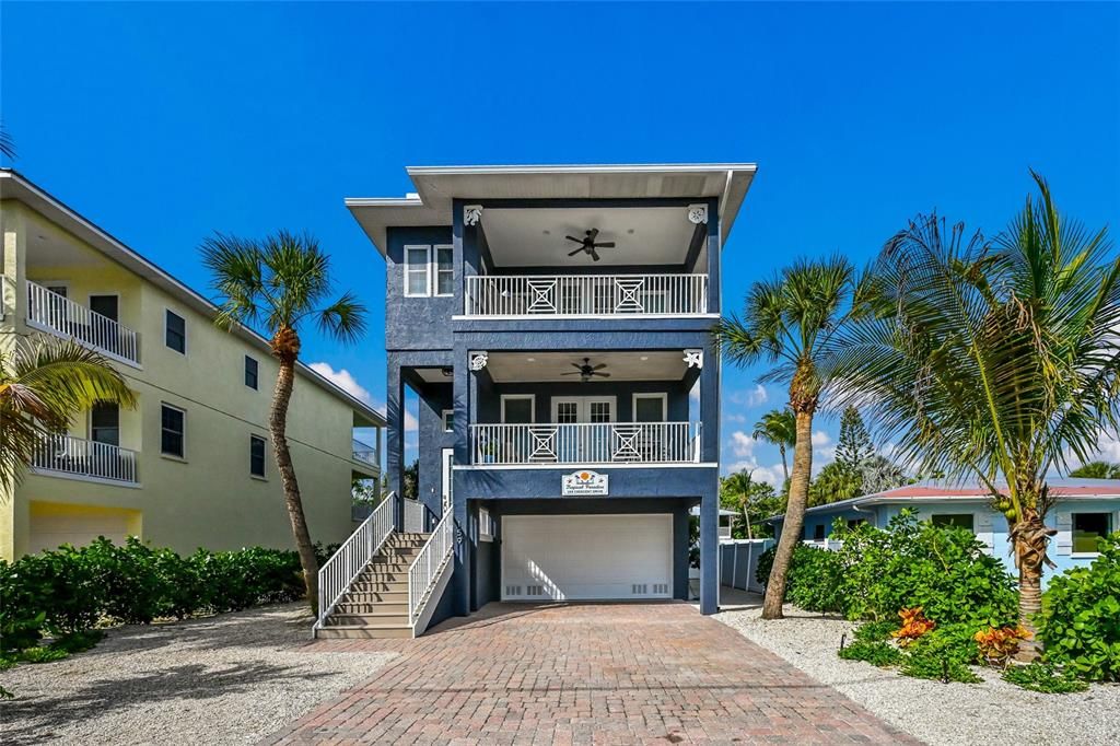 For Sale: $2,985,000 (4 beds, 3 baths, 2567 Square Feet)