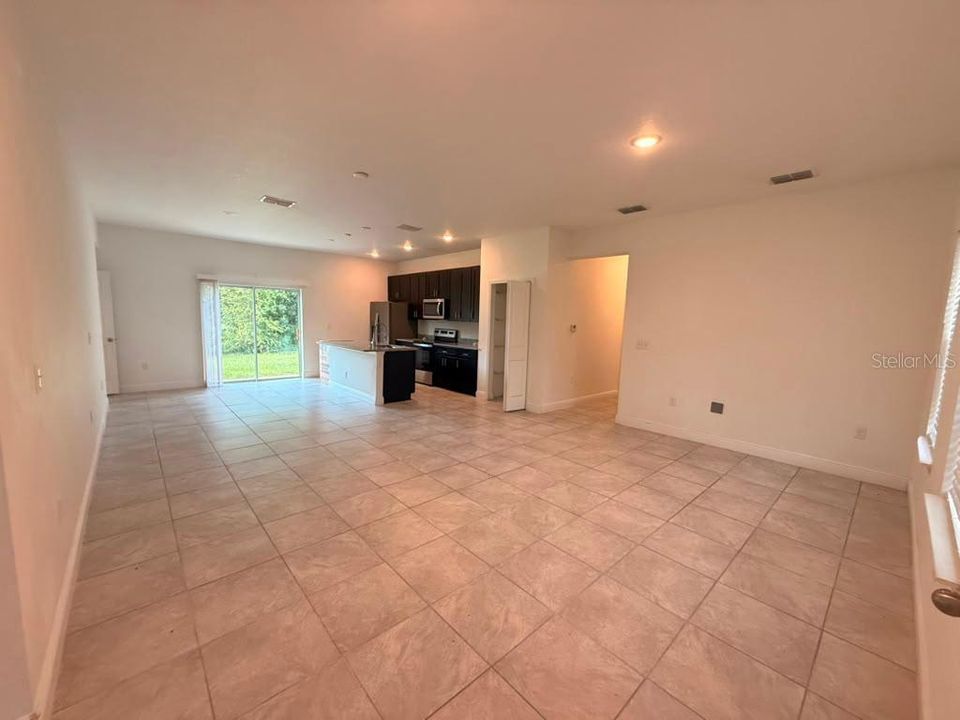 В аренду: $1,850 (4 спален, 2 ванн, 1580 Квадратных фут)