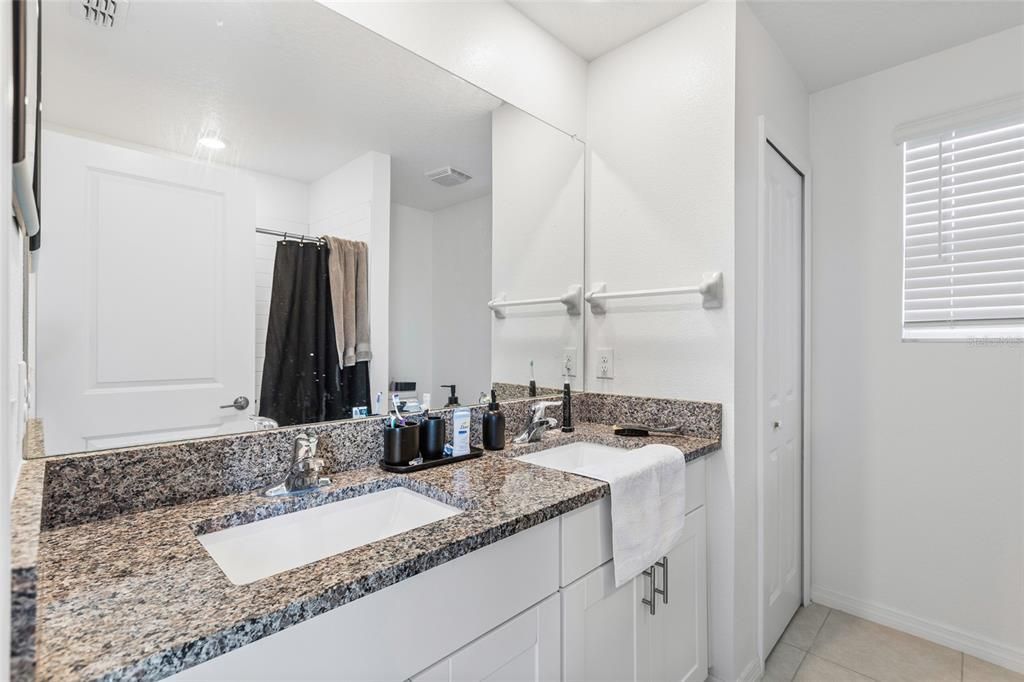 На продажу: $334,999 (4 спален, 3 ванн, 1764 Квадратных фут)