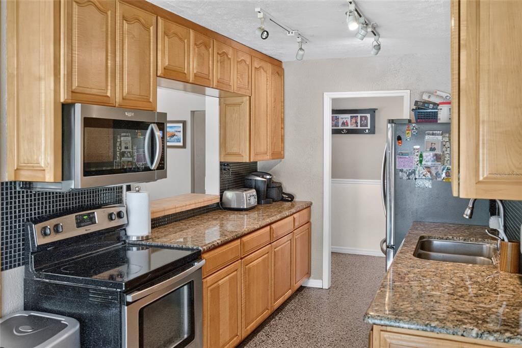 На продажу: $339,000 (4 спален, 2 ванн, 1775 Квадратных фут)