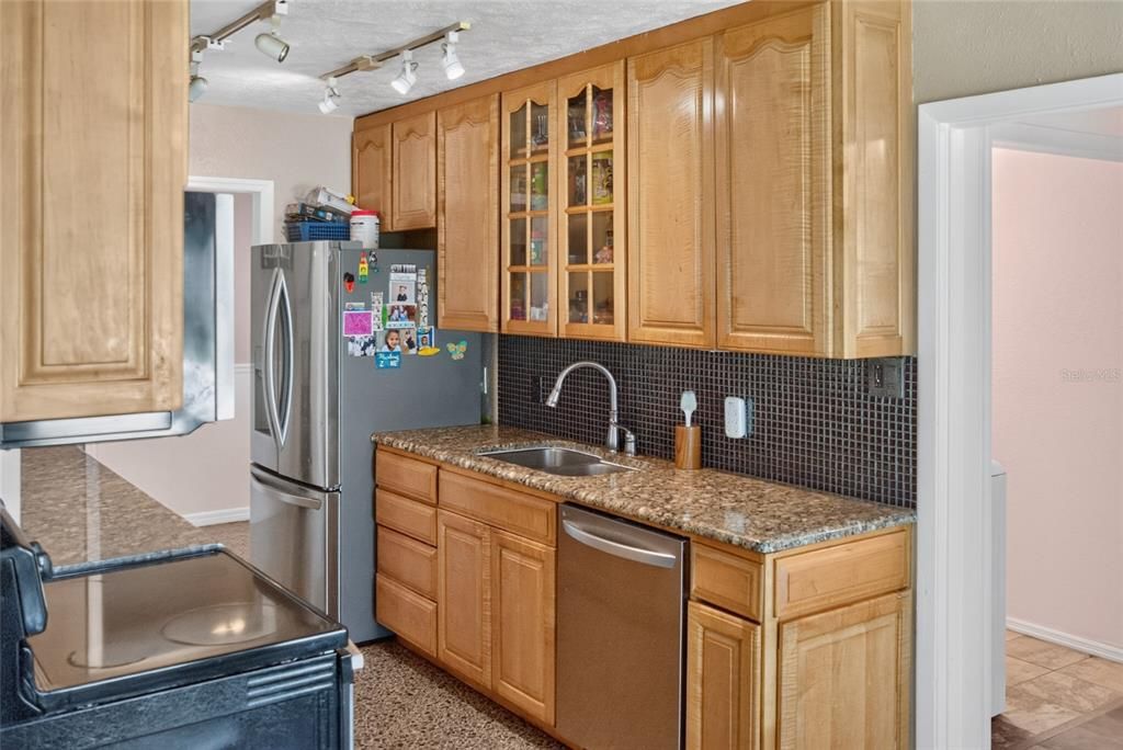 На продажу: $339,000 (4 спален, 2 ванн, 1775 Квадратных фут)