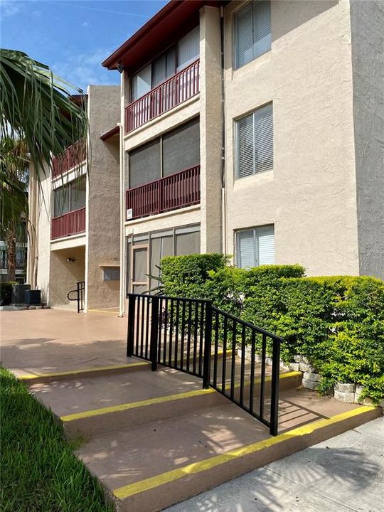 For Rent: $1,195 (1 beds, 1 baths, 710 Square Feet)