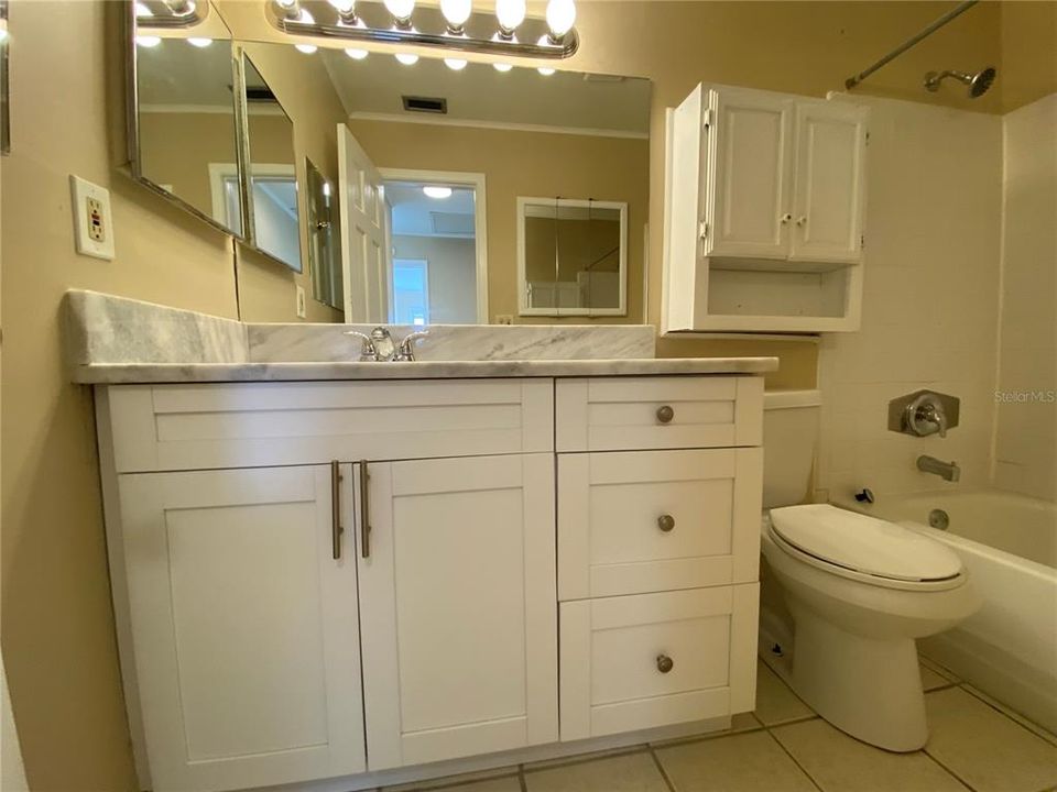 For Rent: $1,195 (1 beds, 1 baths, 710 Square Feet)