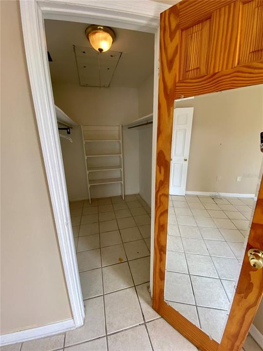 For Rent: $1,195 (1 beds, 1 baths, 710 Square Feet)