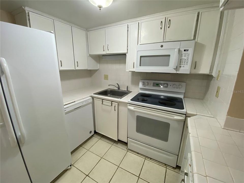 For Rent: $1,195 (1 beds, 1 baths, 710 Square Feet)