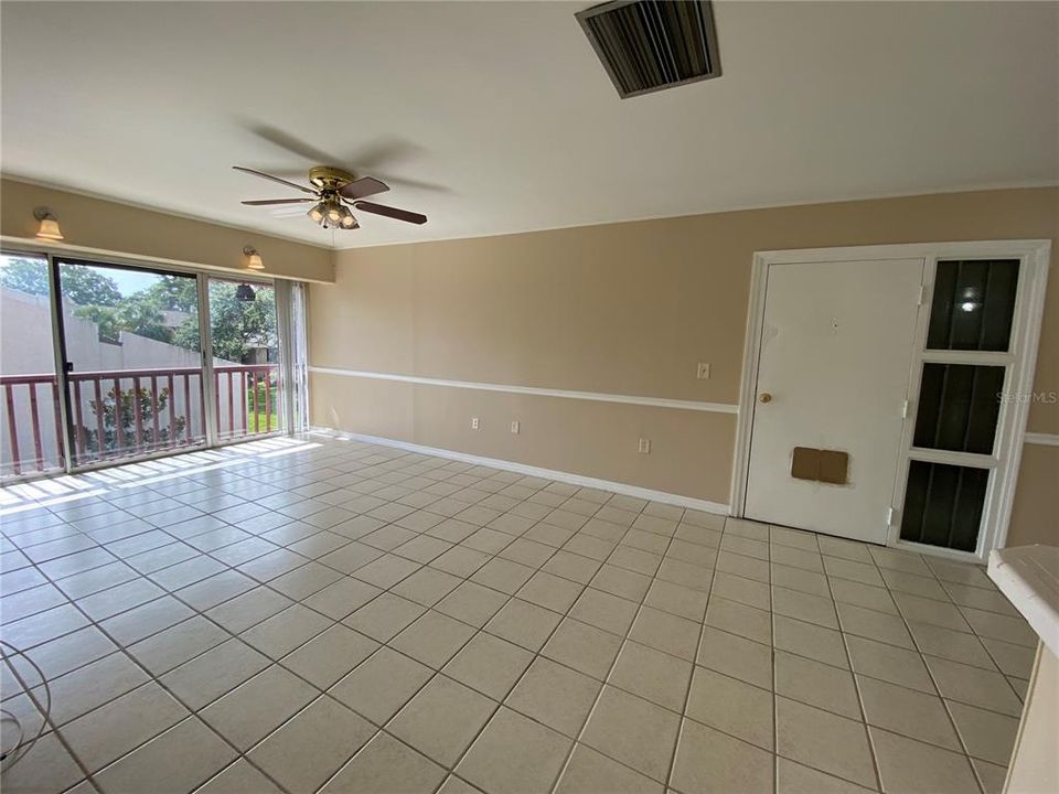 For Rent: $1,195 (1 beds, 1 baths, 710 Square Feet)