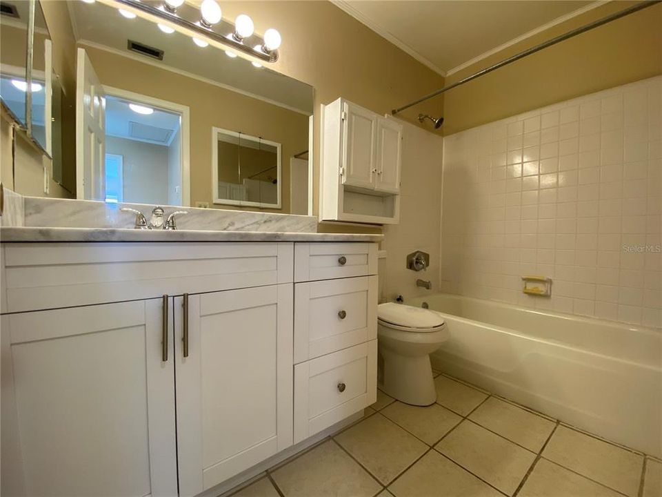For Rent: $1,195 (1 beds, 1 baths, 710 Square Feet)