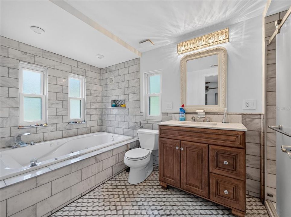En Venta: $850,000 (6 camas, 3 baños, 2376 Pies cuadrados)