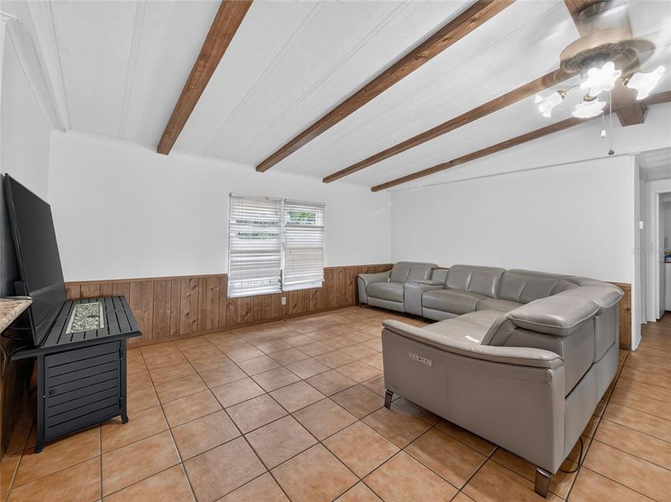 En Venta: $850,000 (6 camas, 3 baños, 2376 Pies cuadrados)