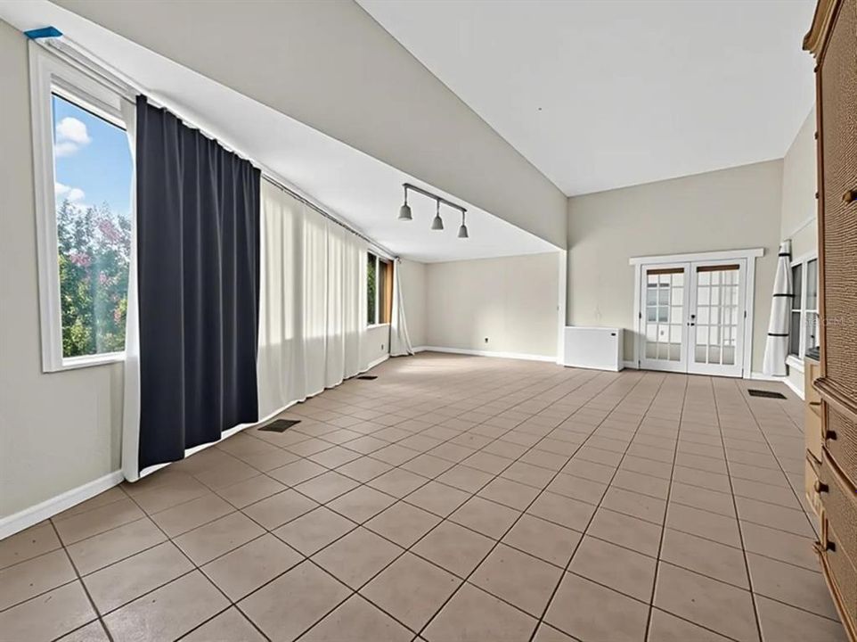En Venta: $850,000 (6 camas, 3 baños, 2376 Pies cuadrados)