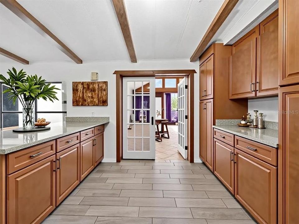 En Venta: $850,000 (6 camas, 3 baños, 2376 Pies cuadrados)