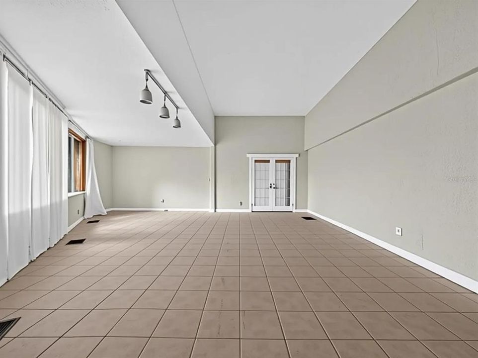 En Venta: $850,000 (6 camas, 3 baños, 2376 Pies cuadrados)