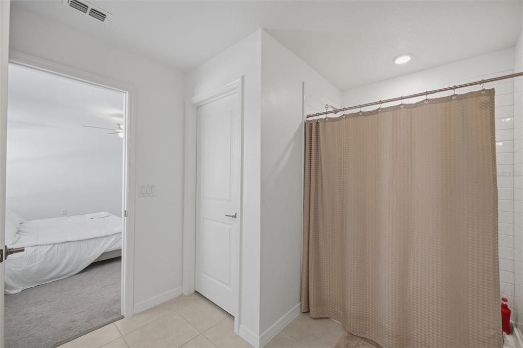 На продажу: $395,000 (5 спален, 2 ванн, 2217 Квадратных фут)