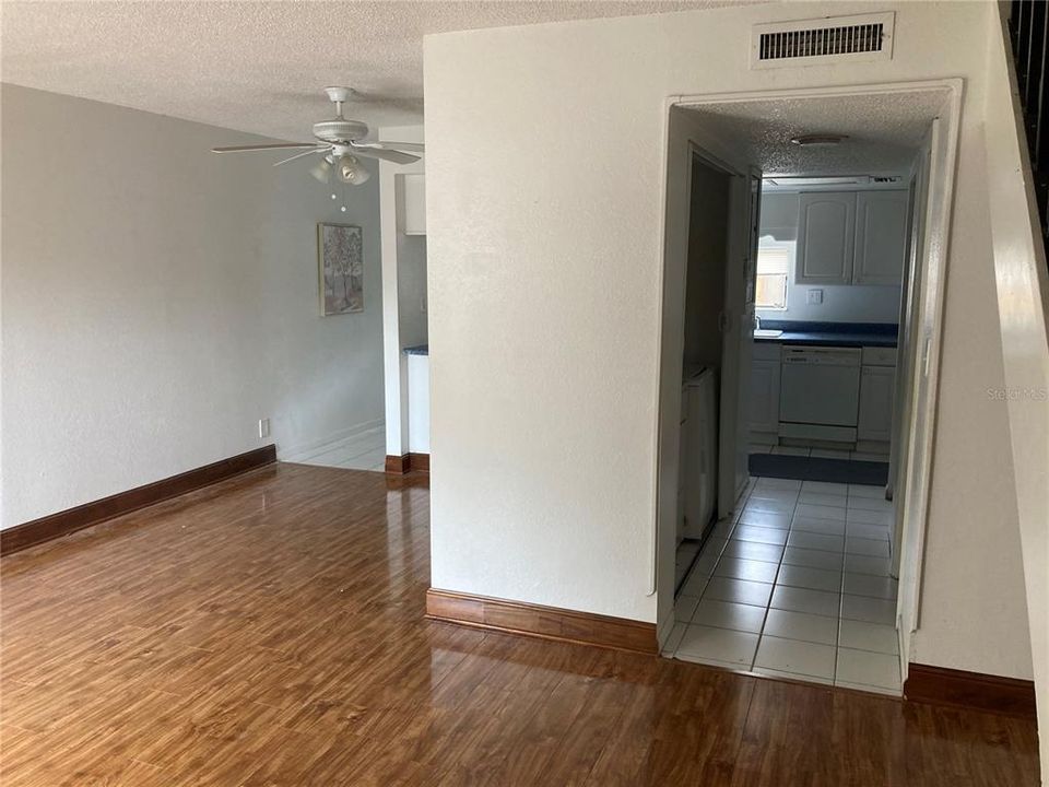 For Sale: $125,000 (2 beds, 1 baths, 1102 Square Feet)