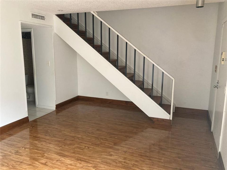 For Sale: $125,000 (2 beds, 1 baths, 1102 Square Feet)