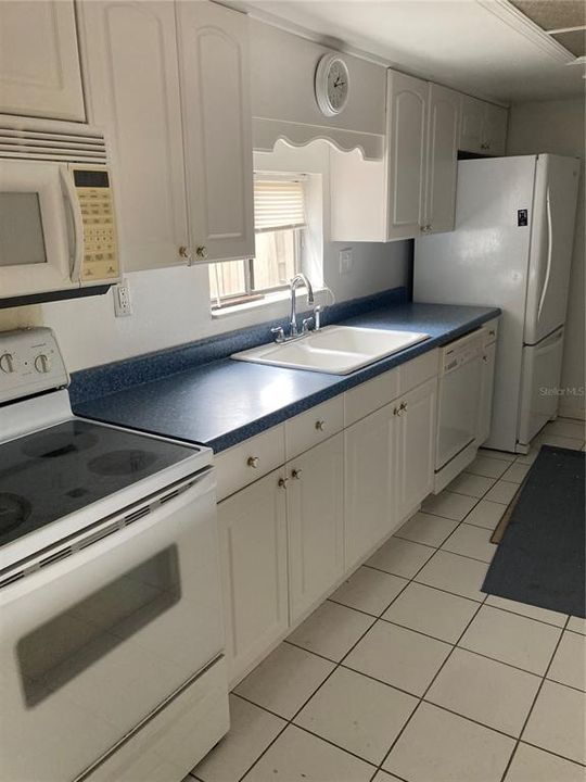 For Sale: $125,000 (2 beds, 1 baths, 1102 Square Feet)