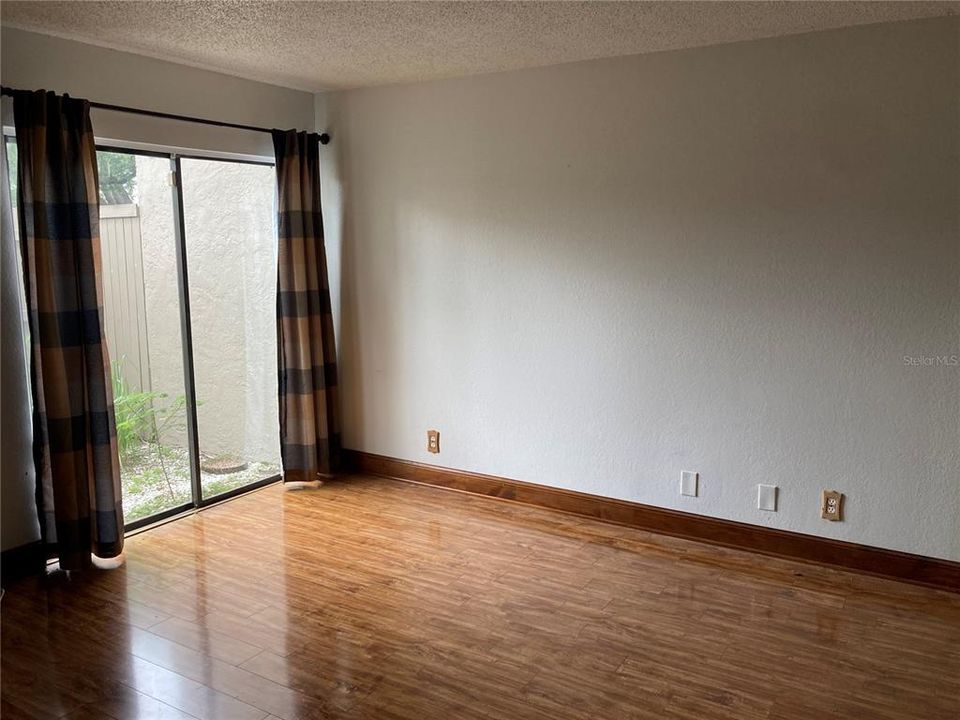 For Sale: $125,000 (2 beds, 1 baths, 1102 Square Feet)