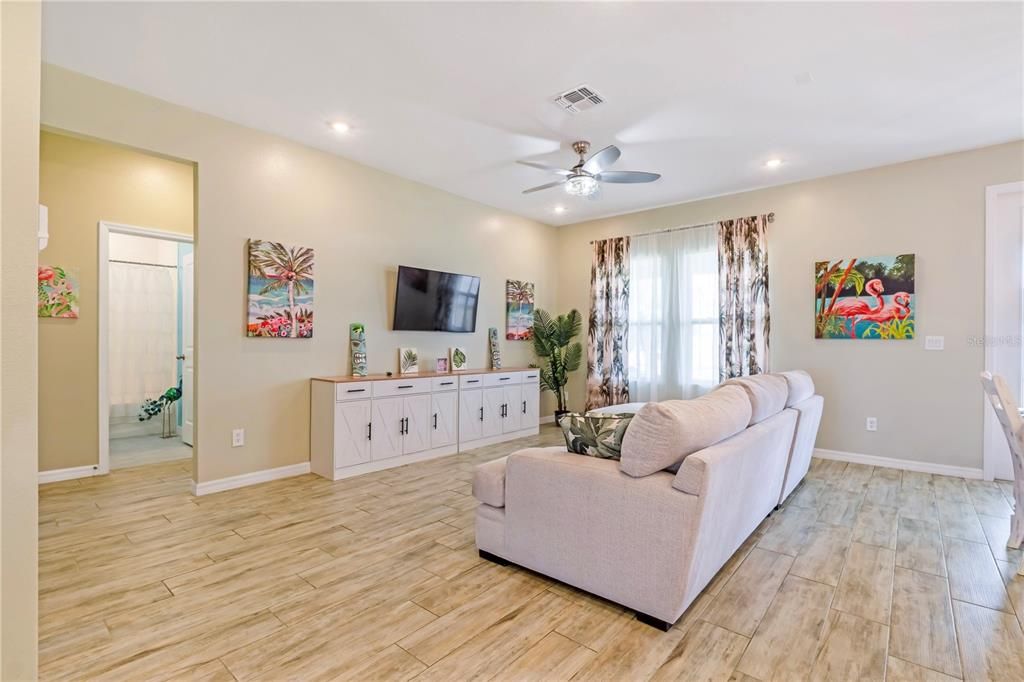 En Venta: $545,000 (5 camas, 3 baños, 2804 Pies cuadrados)