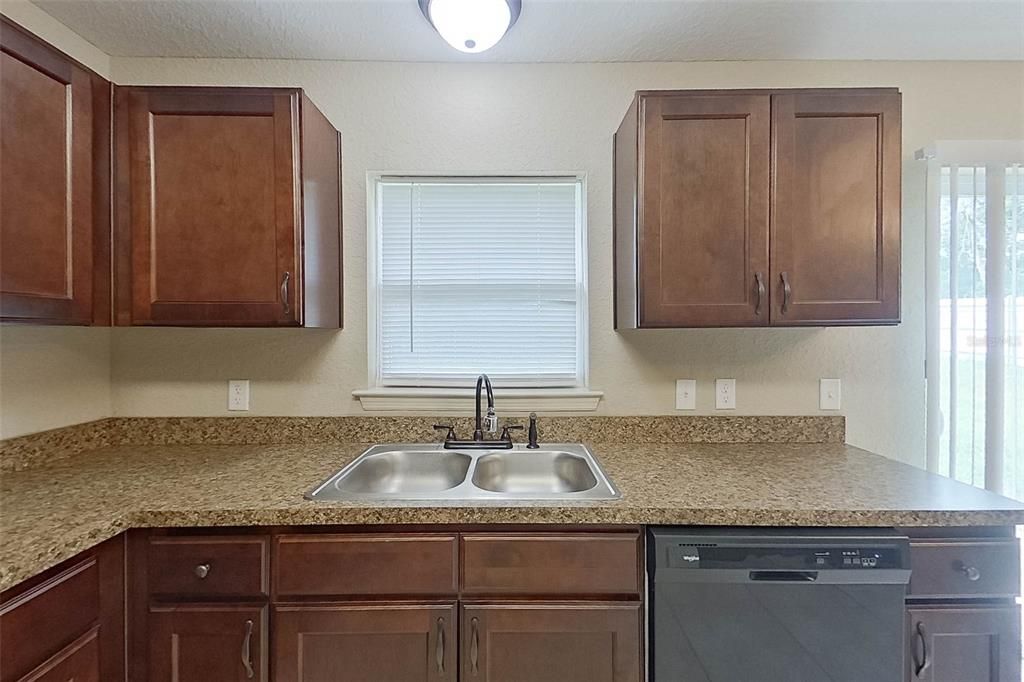 В аренду: $1,895 (3 спален, 2 ванн, 1311 Квадратных фут)