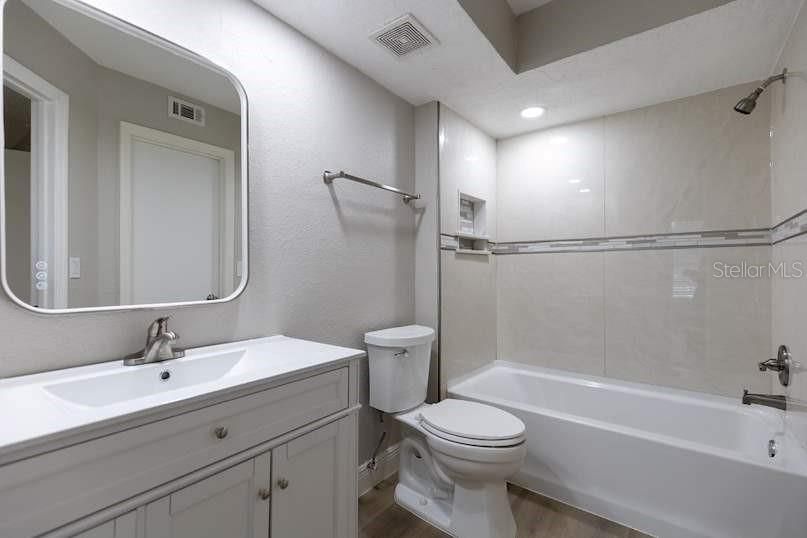 В аренду: $1,800 (2 спален, 2 ванн, 1054 Квадратных фут)