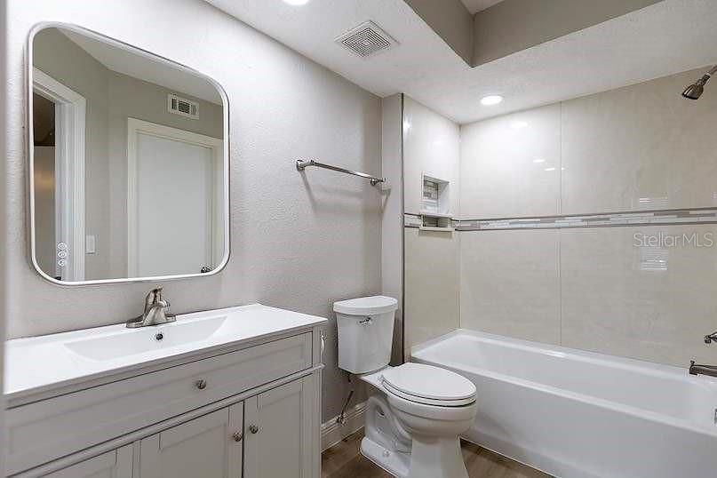 В аренду: $1,800 (2 спален, 2 ванн, 1054 Квадратных фут)