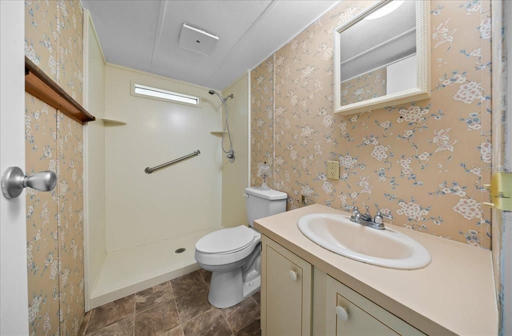 Под контрактом: $115,000 (2 спален, 2 ванн, 972 Квадратных фут)