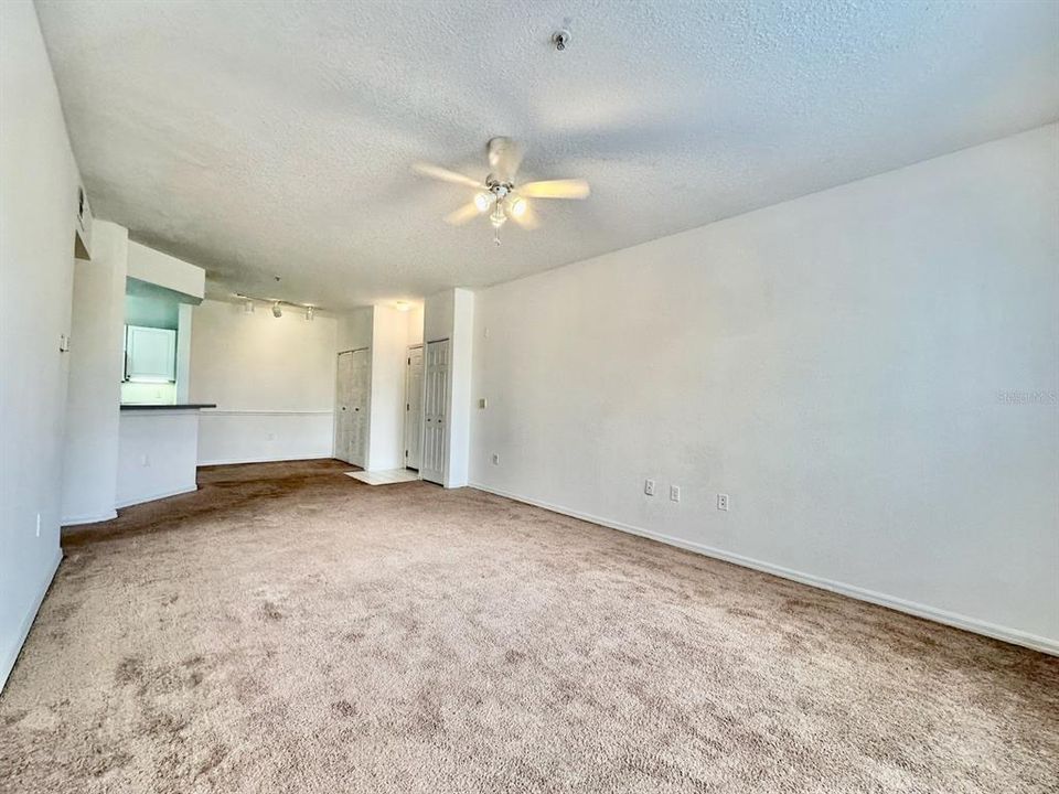 For Rent: $1,180 (1 beds, 1 baths, 709 Square Feet)