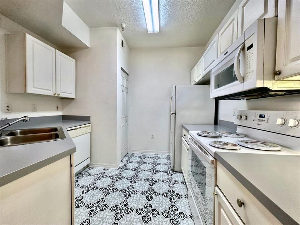For Rent: $1,180 (1 beds, 1 baths, 709 Square Feet)