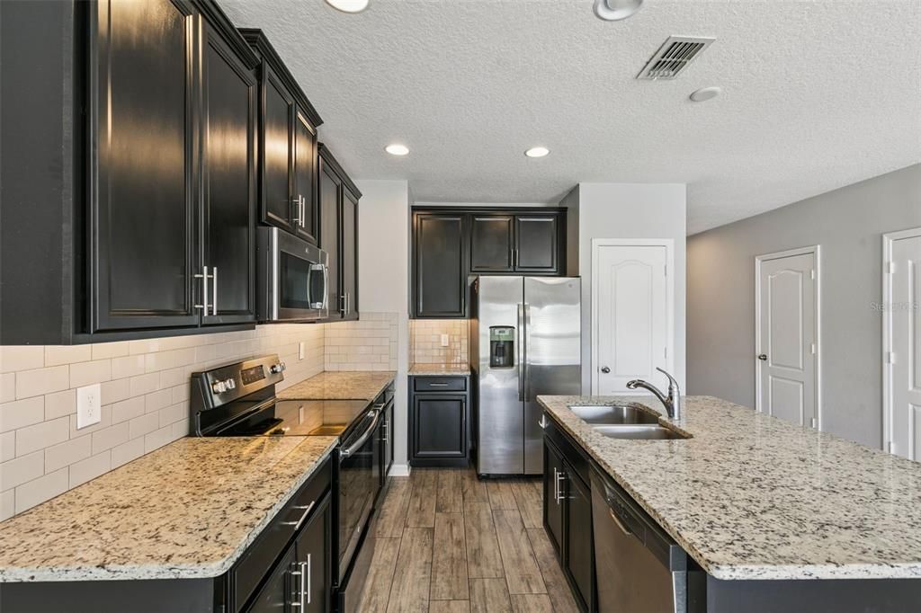 For Rent: $2,600 (3 beds, 2 baths, 1451 Square Feet)