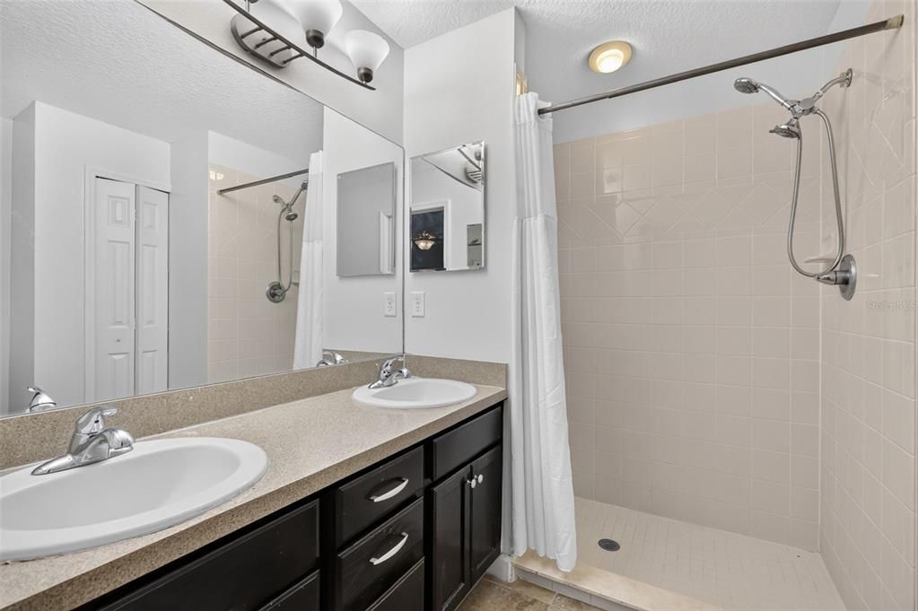 Active With Contract: $280,000 (3 beds, 2 baths, 1421 Square Feet)