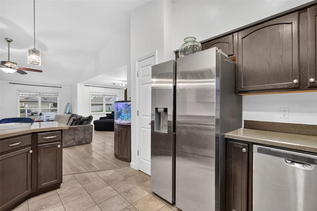 Active With Contract: $280,000 (3 beds, 2 baths, 1421 Square Feet)