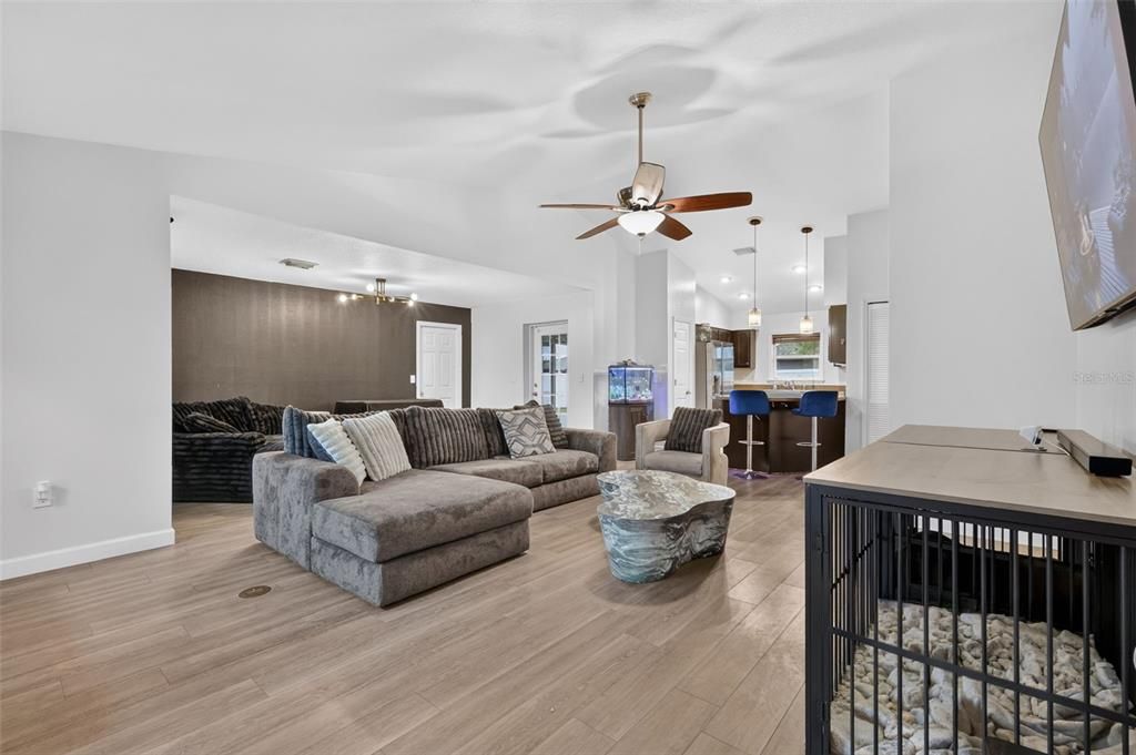 Active With Contract: $280,000 (3 beds, 2 baths, 1421 Square Feet)