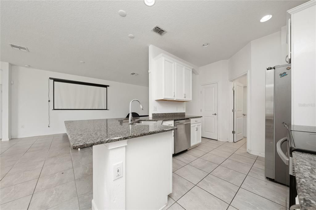 For Sale: $284,000 (3 beds, 2 baths, 1582 Square Feet)