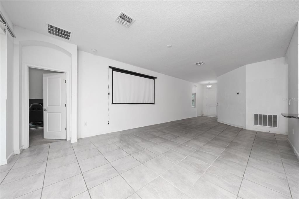 For Sale: $284,000 (3 beds, 2 baths, 1582 Square Feet)