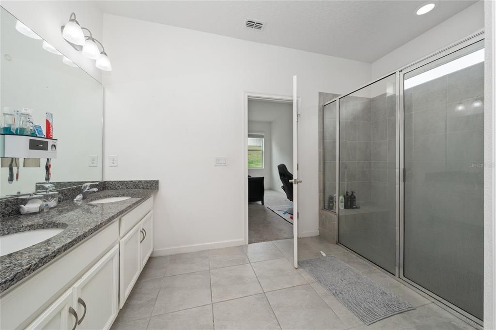 For Sale: $284,000 (3 beds, 2 baths, 1582 Square Feet)