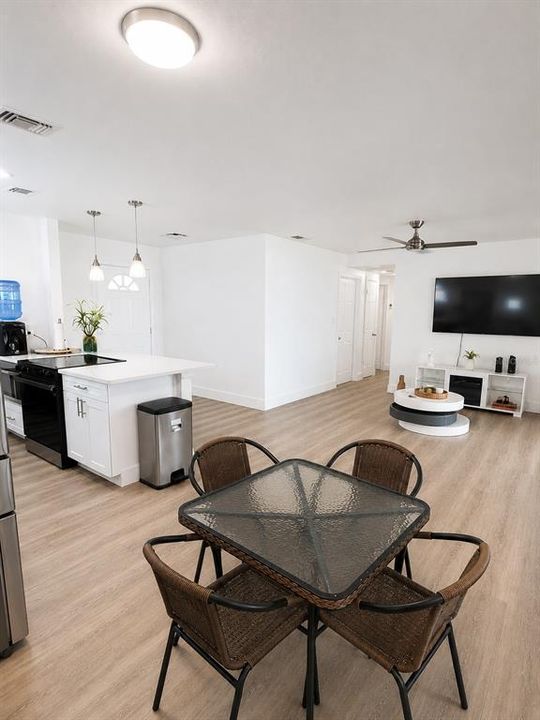 En Venta: $399,999 (4 camas, 3 baños, 1041 Pies cuadrados)