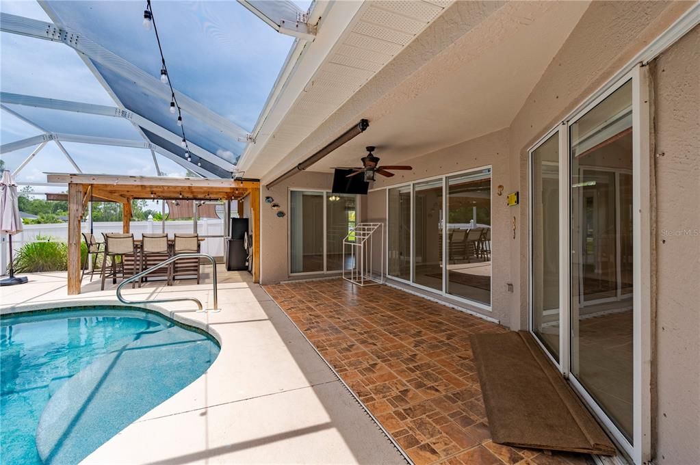 En Venta: $399,900 (3 camas, 2 baños, 1739 Pies cuadrados)