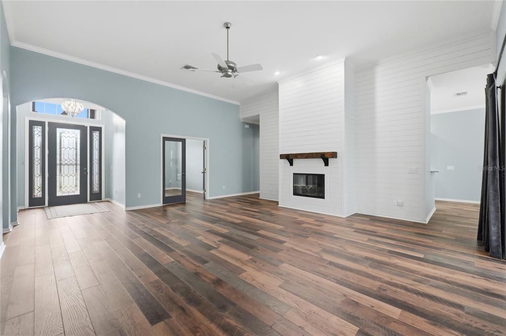En Venta: $749,000 (3 camas, 3 baños, 2493 Pies cuadrados)