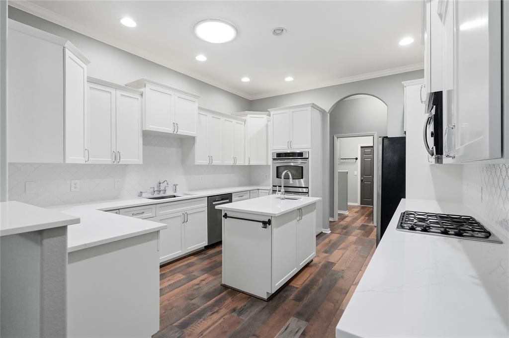 En Venta: $749,000 (3 camas, 3 baños, 2493 Pies cuadrados)