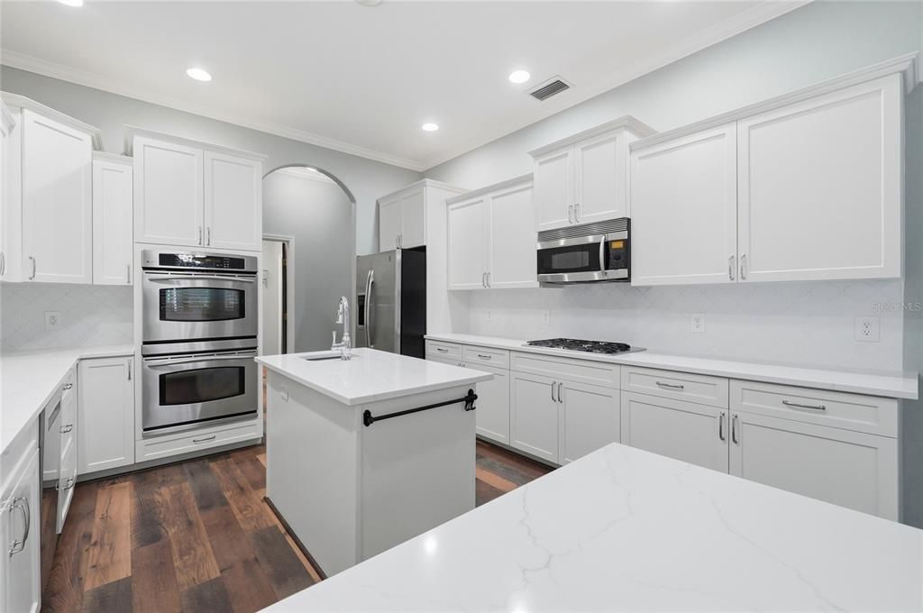 En Venta: $749,000 (3 camas, 3 baños, 2493 Pies cuadrados)