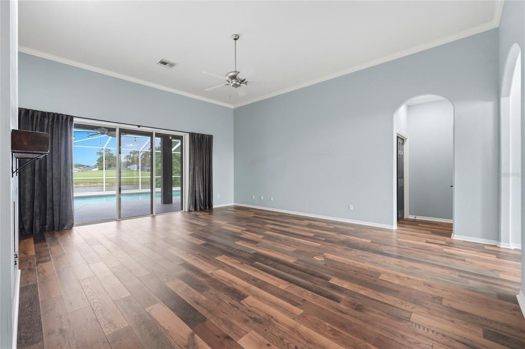 En Venta: $749,000 (3 camas, 3 baños, 2493 Pies cuadrados)