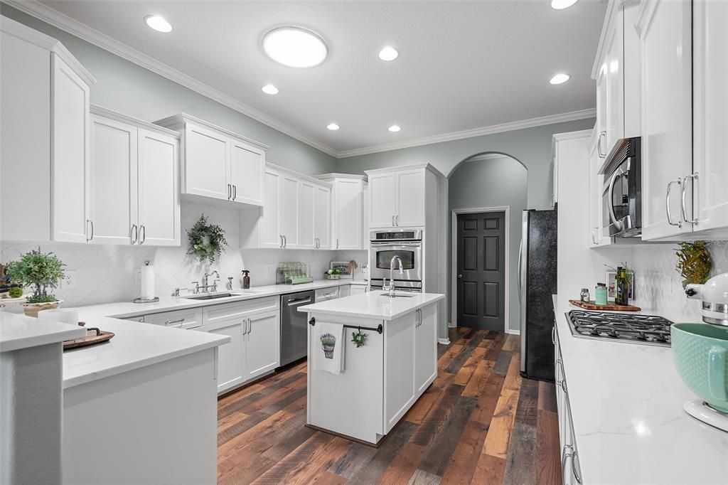 En Venta: $749,000 (3 camas, 3 baños, 2493 Pies cuadrados)