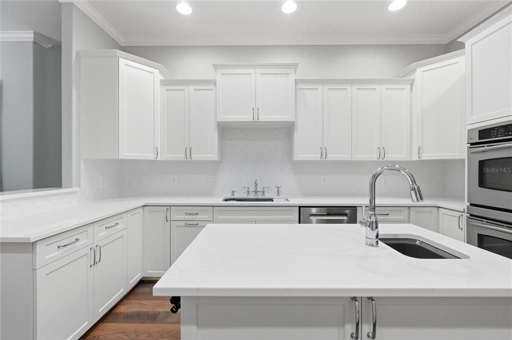 En Venta: $749,000 (3 camas, 3 baños, 2493 Pies cuadrados)